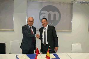 De izquierda a derecha: Juan Manuel Santos-Suárez, presidente de Avalmadrid. Miquel Costa Planas, presidente de Foro Capital Pymes