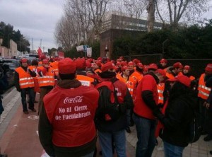 Cerca de 300 empleados se han reunido en Madid para protestar contra el ERE en Coca-Cola. 