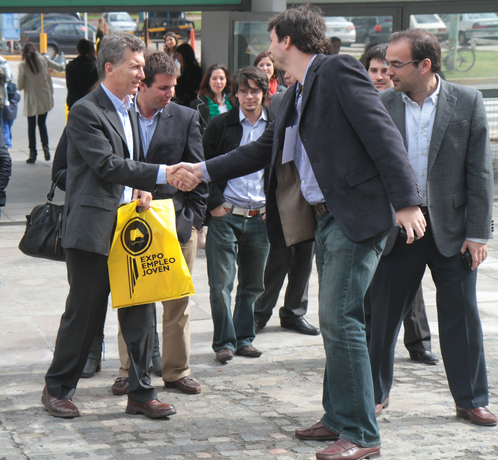 Baires. Octubre 3 de 2012. El jefe de Gobierno porteño, Mauricio Macri, visitó hoy la Expo Empleo Joven en el Centro de Exposiciones, donde la Ciudad presentó el primer portal gratuito y estatal de empleos del país que ayuda a establecer relaciones laborales entre ciudadanos y empresas. Foto Matias Repetto-gv/GCBA.-