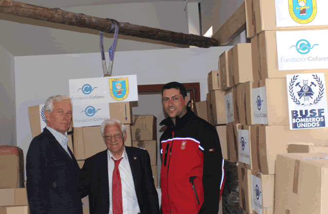 Padre Ángel, Félix Martínez López-Brea vicepresidente de la Fundación COFARES, y Enrique Fernández Director General de BUSF