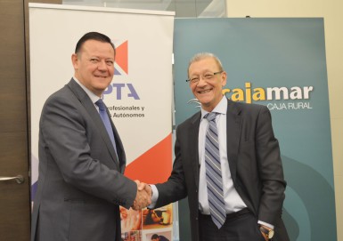 : De izquierda a derecha, Miguel Rodríguez de la Rubia, director de Banca de Empresas de Cajamar Caja Rural, y Sebastián Reyna, secretario general de la Unión de Profesionales y Trabajadores Autónomos de España-UPTA.