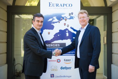Luca Filippone (izqda.), director general de Reale Mutua, y Willem van Duin, presidente de Eurapco y de Achmea.