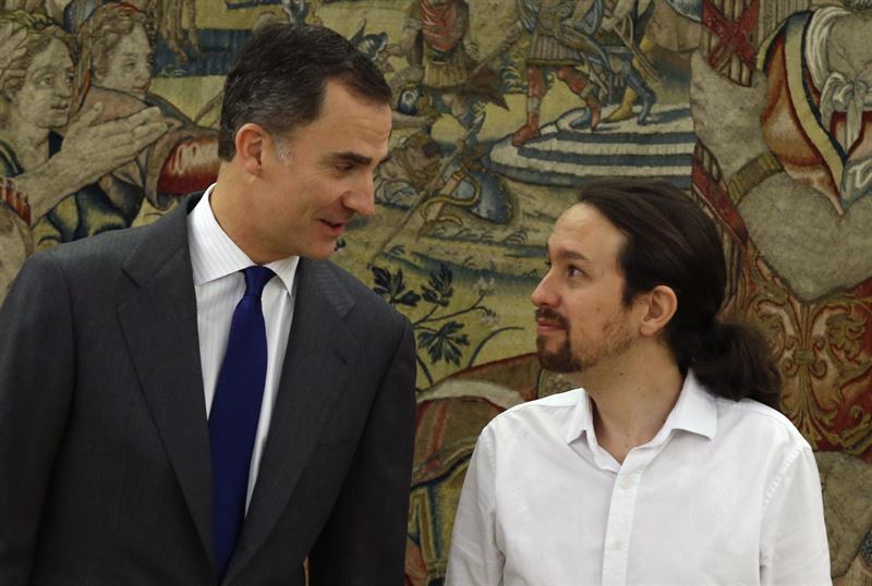 Felipe VI junto a Pablo Iglesias