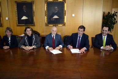 De izquierda a derecha, Mónica Salgado, de la Comisión Europea; Begoña Cristeto, secretaria general de Industria y de la Pyme; Pier Luigi Gilibert, CEO del Fondo Europeo de Inversiones; Víctor Audera, director general de Industria y de la Pyme y José Rolando Álvarez, presidente de SGR-CESGAR.