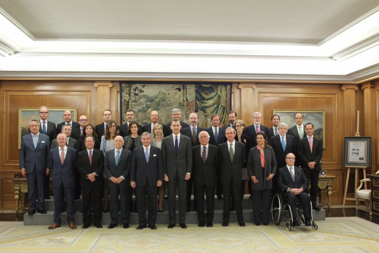 S.M.El Rey con la Junta Directiva del Círculo