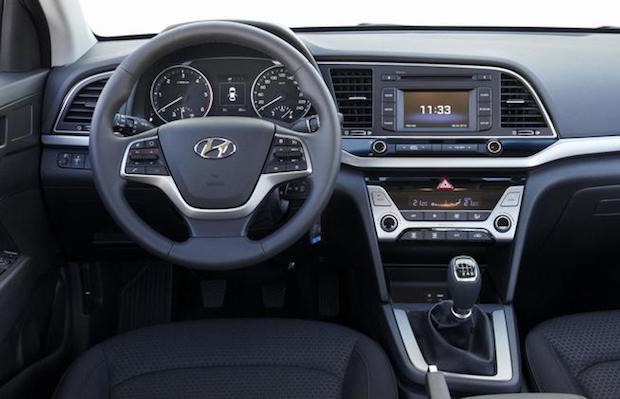 Hyundai-Elantra-int