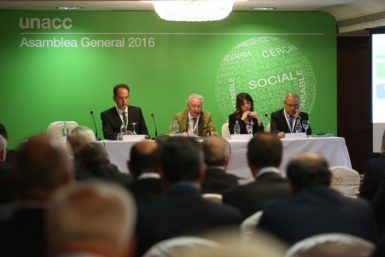 Juan Andrés Jiménez, secretario del Consejo Rector de la Unacc; Pedro García Romera, presidente; Cristina Freijanes, secretaria general, y Joan Cavallé , vicrepresidente 2º .