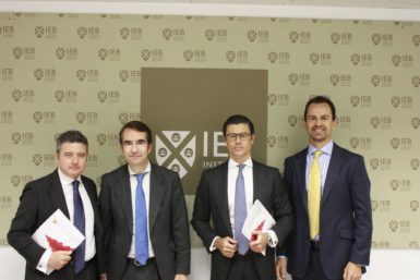 Pablo Cousteau, José María Revello, del IEB; Adolfo Estévez, de Axesor Rating; y Javier García-Palencia, de N+1.