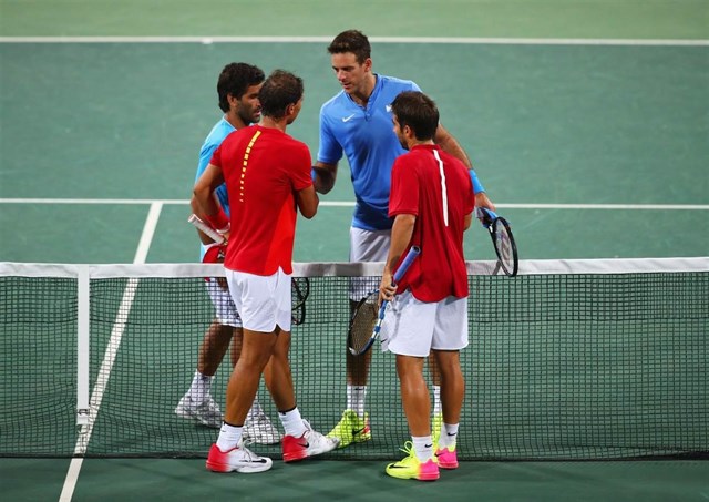 Nadal y López tras vencer a del Potro y González