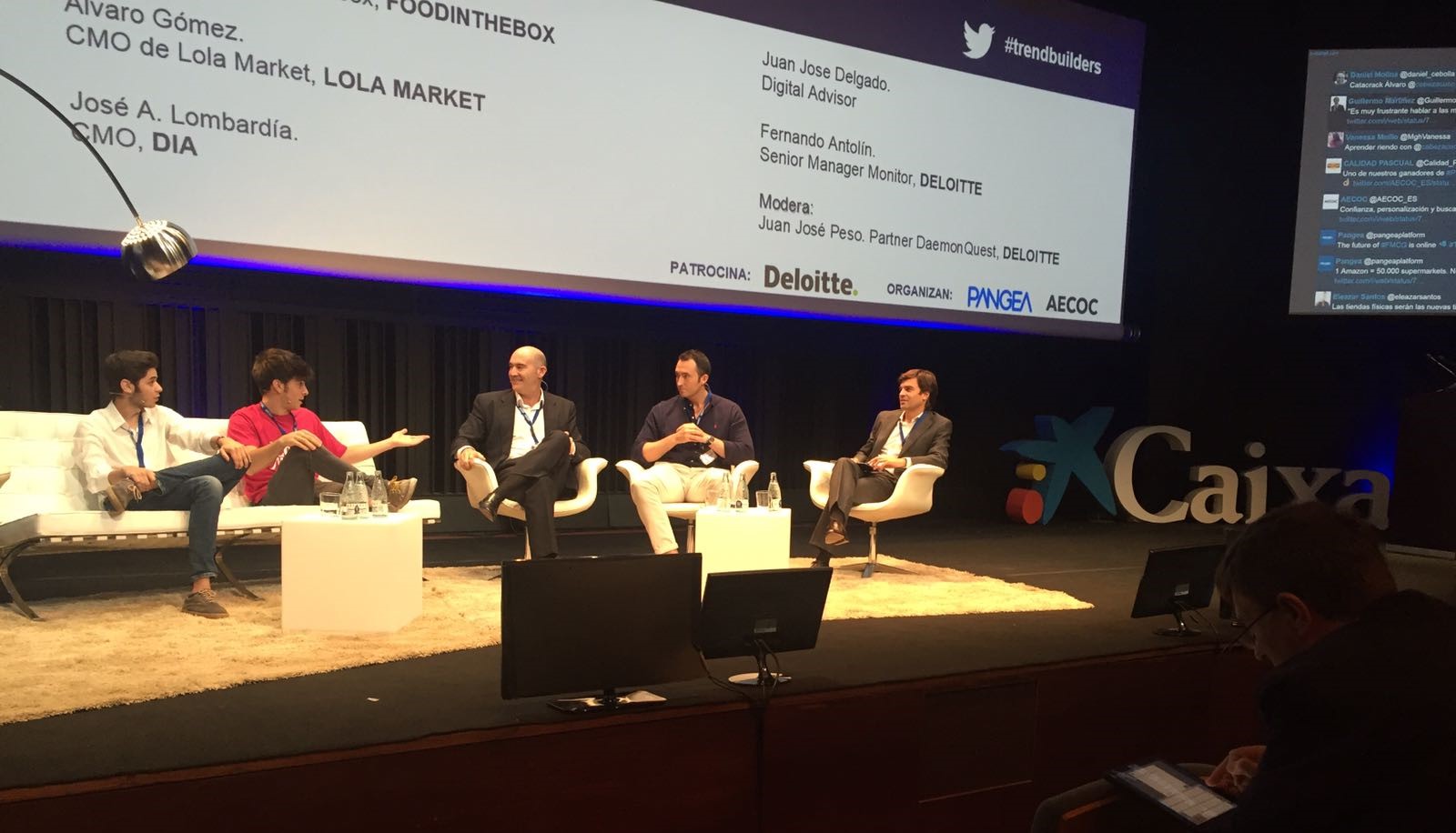 Jóvenes emprendedores y destacados directivos en el espacio "Let's talk" del congreso Trend Builders.