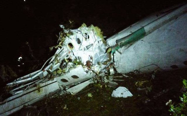 Restos del avión siniestrado