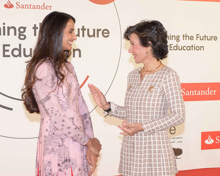 Ana Botín, y la CEO de la Fundación Qatar, Sheikha Hind bint Hamad Al-Thani.