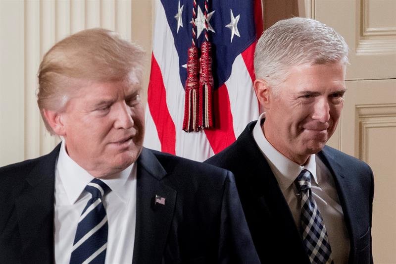 Donal Trump y el nuevo magistrado del Supremo, Neil Gorsuch