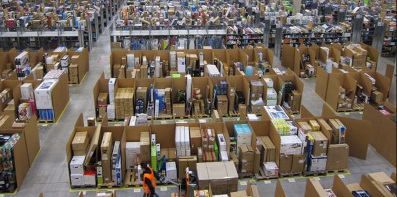 Uno de los centros logísticos de Amazon en España