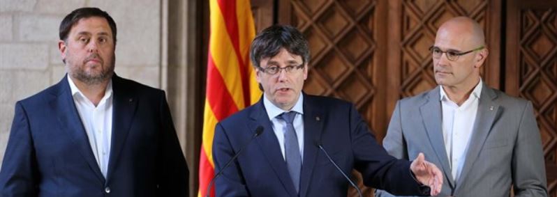 Oriol Junqueras (izqda), Carles Puigdemont (centro) y Raül Romeva (dcha)