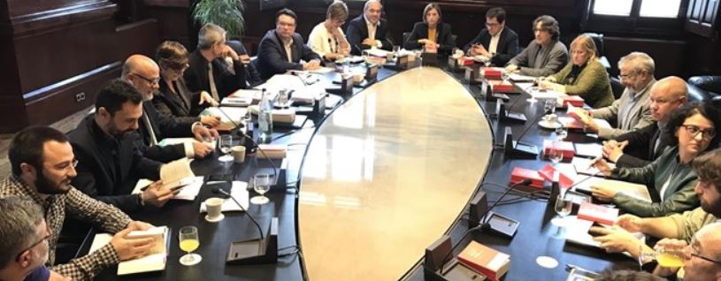 Mesa del Parlamento catalán