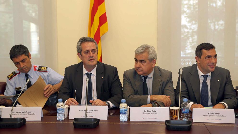 Josep Lluis Trapero, Joaquim Forn, Cesar Puig y Pere Soler (de izqda a dcha)