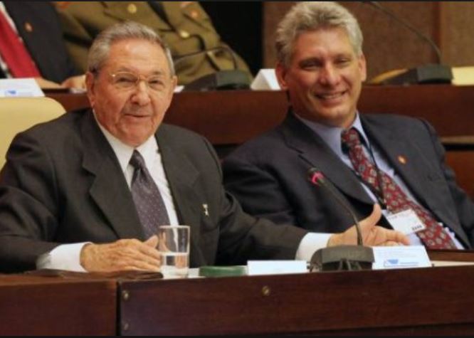 Raúl Castro y Miguel Díaz-Canel
