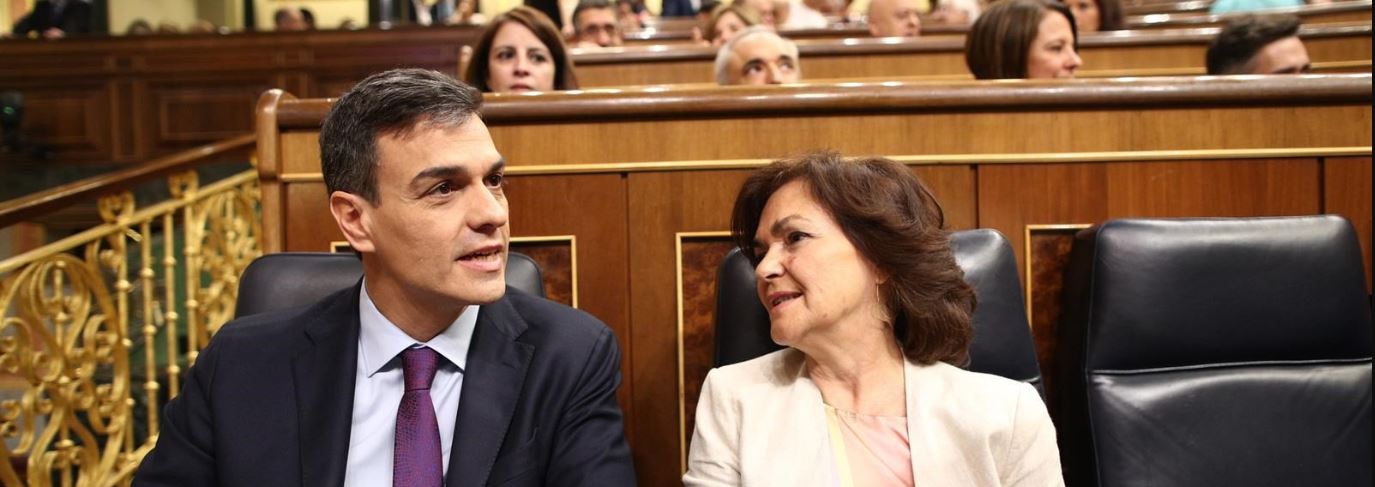 Pedro Sánchez y Carmen Calvo