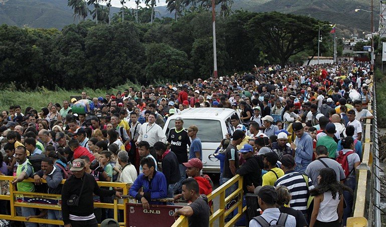 Venezolanos en la frontera con Colombia