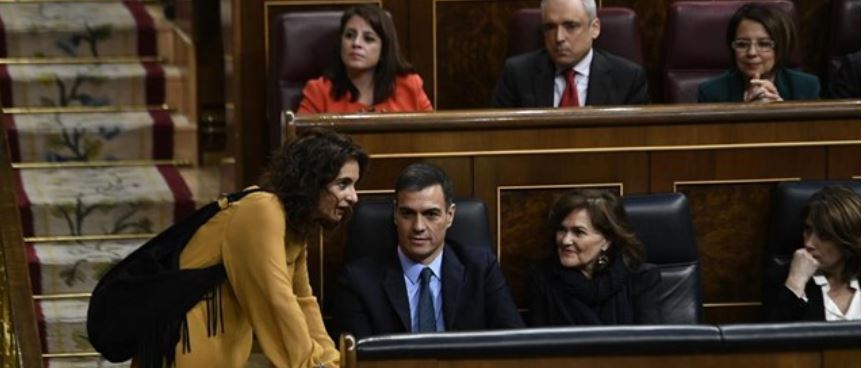 Pedro Sánchez con Carmen Calvo y María Jesús Montero