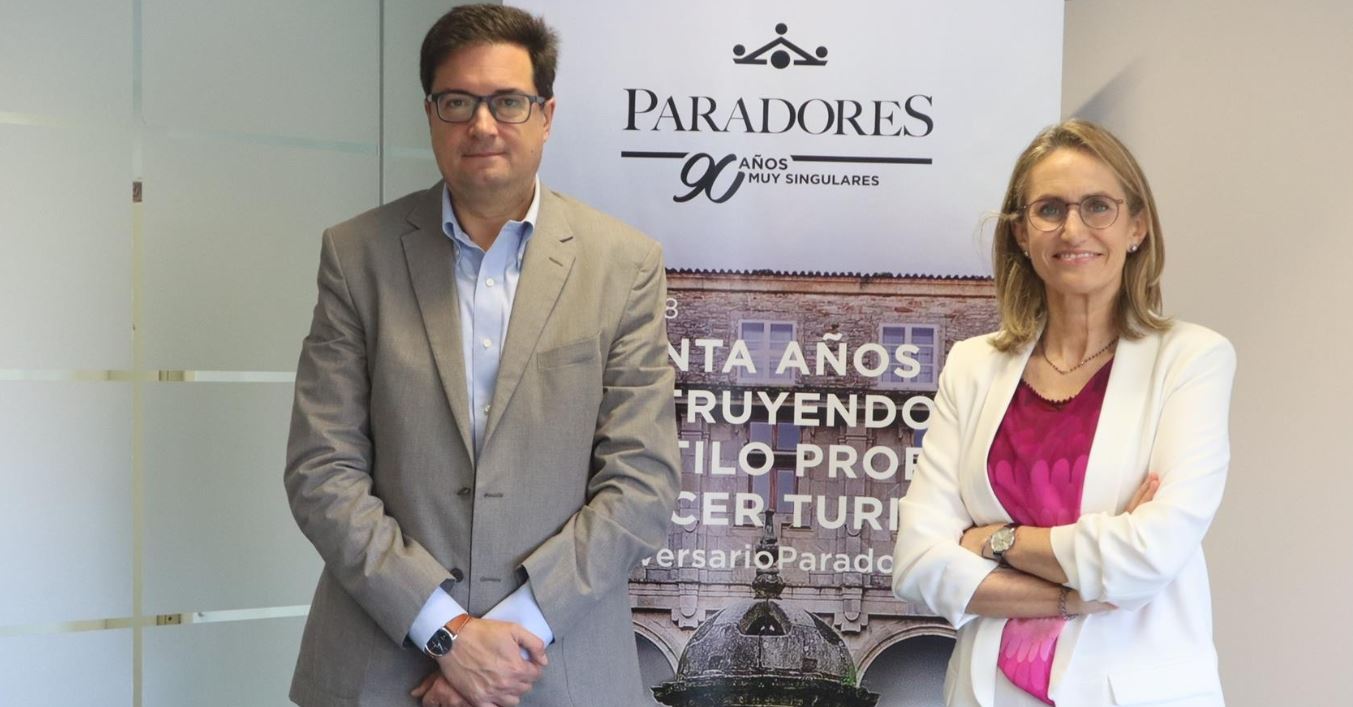 El presidente-consejero de Paradores, Óscar López, y la presidenta de la Fundación Oceanogràfic, Celia Calabuig