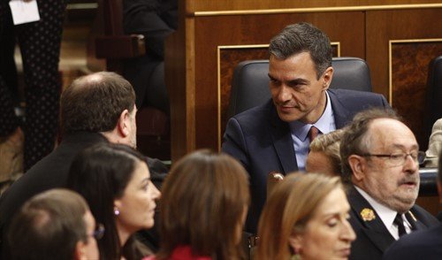 Pedro Sánchez saluda a Oriol Junqueras