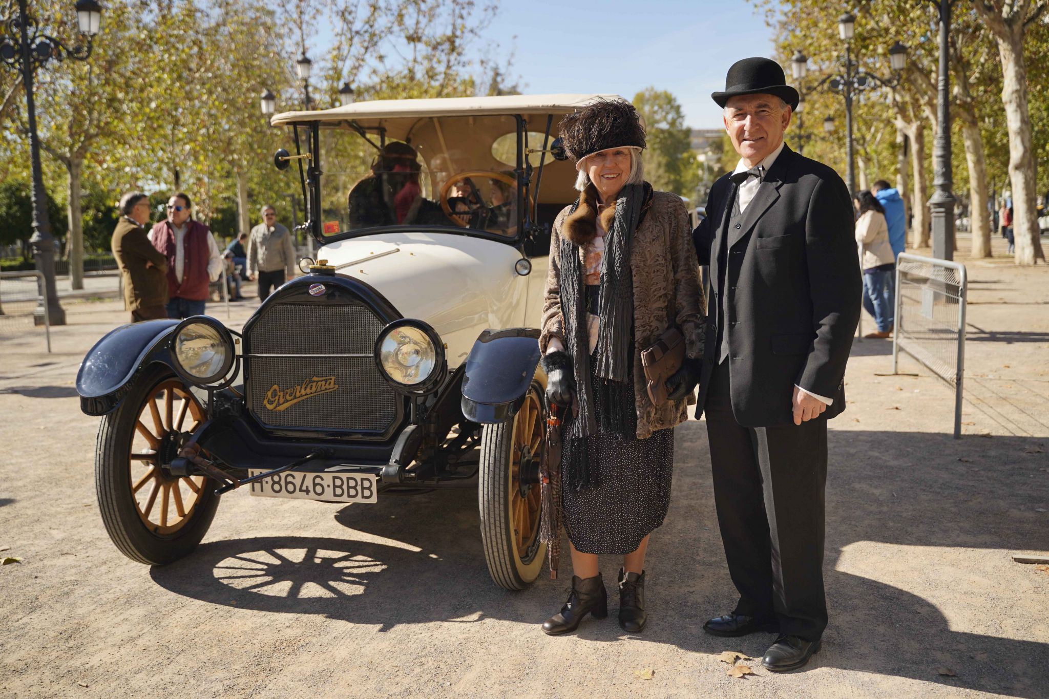 Alfonso Figares expone coches clásicos en Granada |