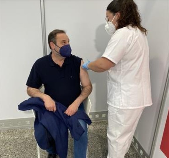 José Luis Ábalos recibe la vacuna en Valencia