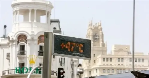 Un termómetro de la Gran Vía madrileña  Ricardo Rubio / Europa Press