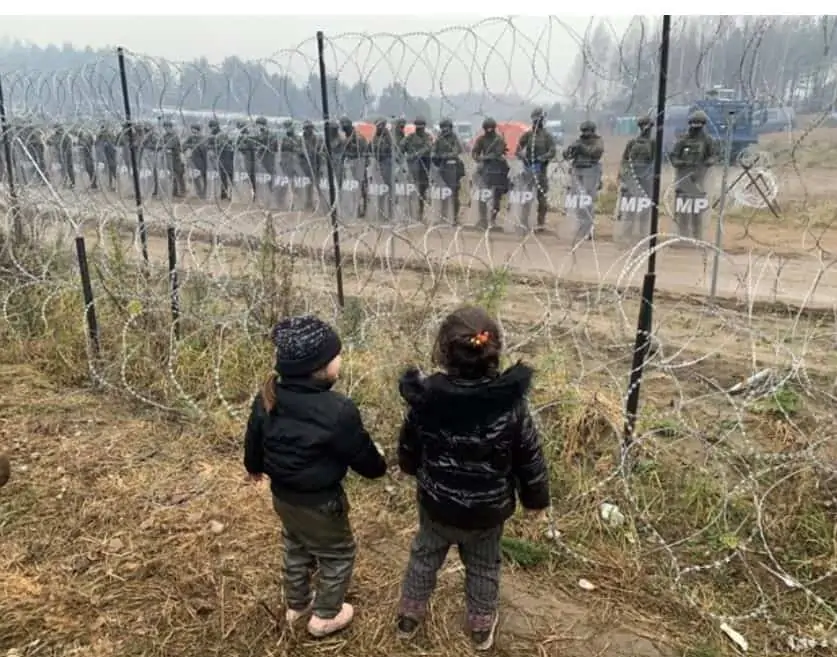 Migrantes y refugiados en la frontera entre Bielorrusia y Polonia - HENADZ ZHINKOV / XINHUA NEWS / CONTACTOPHOTO