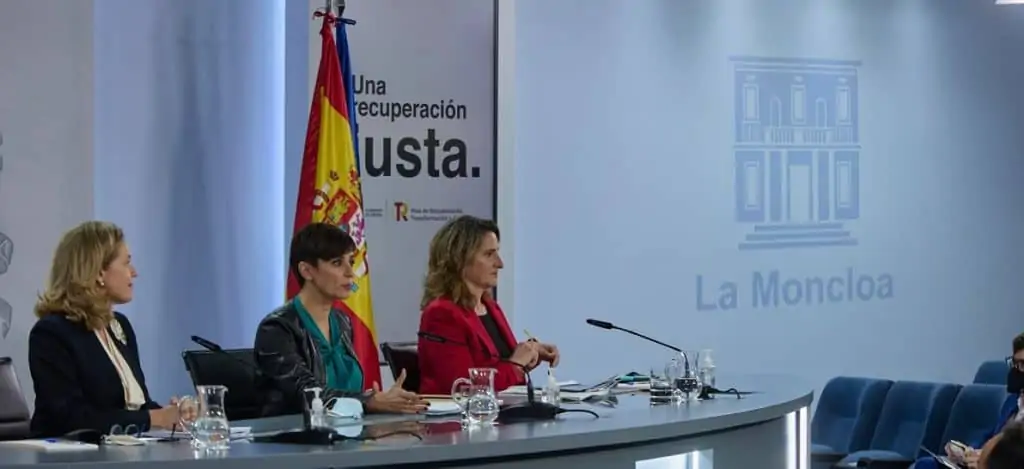Nadia Calviño, Isabel Rodríguez y Teresa Ribera  J. Hellín. POOL / Europa Press