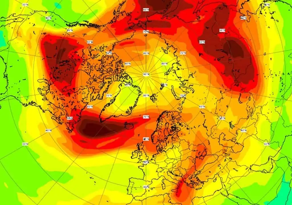 Se empieza a intuir una disminución de la densidad del ozono sobre el polo norte (tonos verdes) Fuente: Meteored