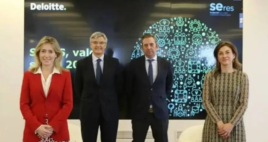Presentación de la VIII edición del Informe SERES-Deloitte. De izquierda a derecha: Concha Iglesias (Deloitte), Fernando Ruiz (SERES-Deloitte), Íñigo Fernández de Mesa (CEOE) y Ana Sainz (SERES). Foto: SERES-DELOITTE