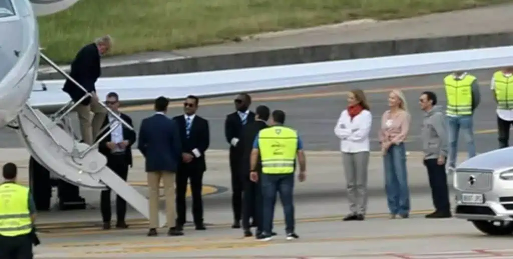 Juan Carlos I aterriza en Vigo tras casi dos años fuera de España. EUROPA PRESS