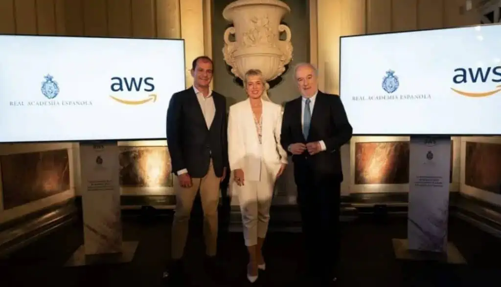 Presentación de la herramienta de análisis del español en Internet: el director general de AWS en España y Portugal, Miguel Álava; la secretaria de Estado de Digitalización e IA, Carme Artigas, y el director de la RAE, Santiago Muñoz Machado