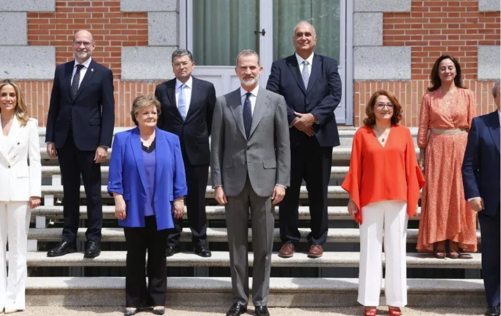 El Rey Felipe VI recibe en el Palacio de la Zarzuela al Pleno del Tribunal de Cuentas Foto: CASA DE S. M. EL REY
