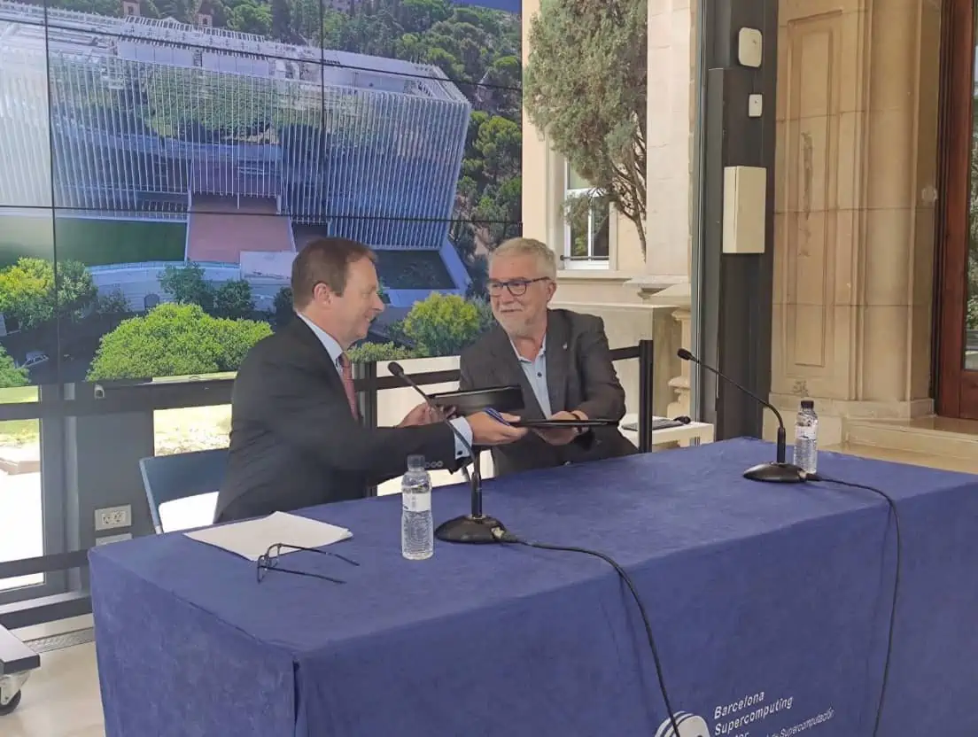 El vicepresidente ejecutivo de Lenovo y presidente de Lenovo Infraestructure Solutions Group, Kirk Slaugen, y el director del BSC-CNS, Mateo Valero - EUROPA PRESS