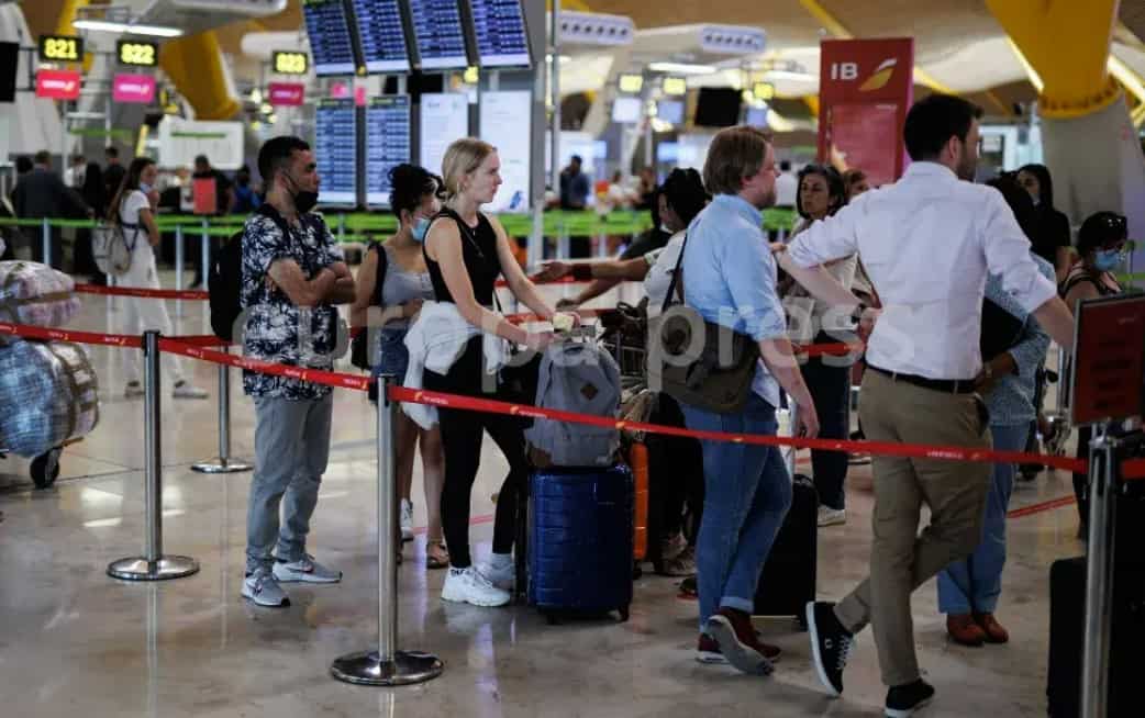 Terminal 4 (T4) del aeropuerto Adolfo Suárez Madrid-Barajas Alejandro Martínez Vélez / Europa Press