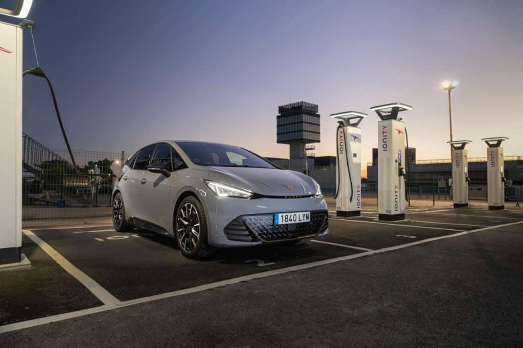 Eboost Echarging Cupra potencia el Born y facilita su proceso de carga ...