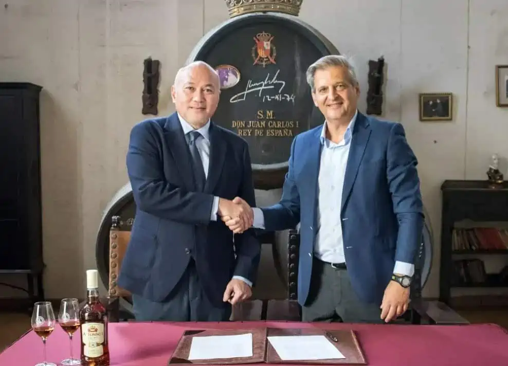 El consejero delegado y director general de Williams & Humbert, Jesús Medina García de Polavieja, y el presidente de The Keepers, Paulino Santamarina. WILLIAMS & HUMBERT