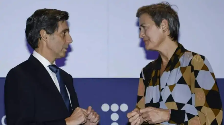 José María Álvarez Pallete y la vicepresidenta de la Comisión Europea y comisaria de Competencia, Margrethe Vestager